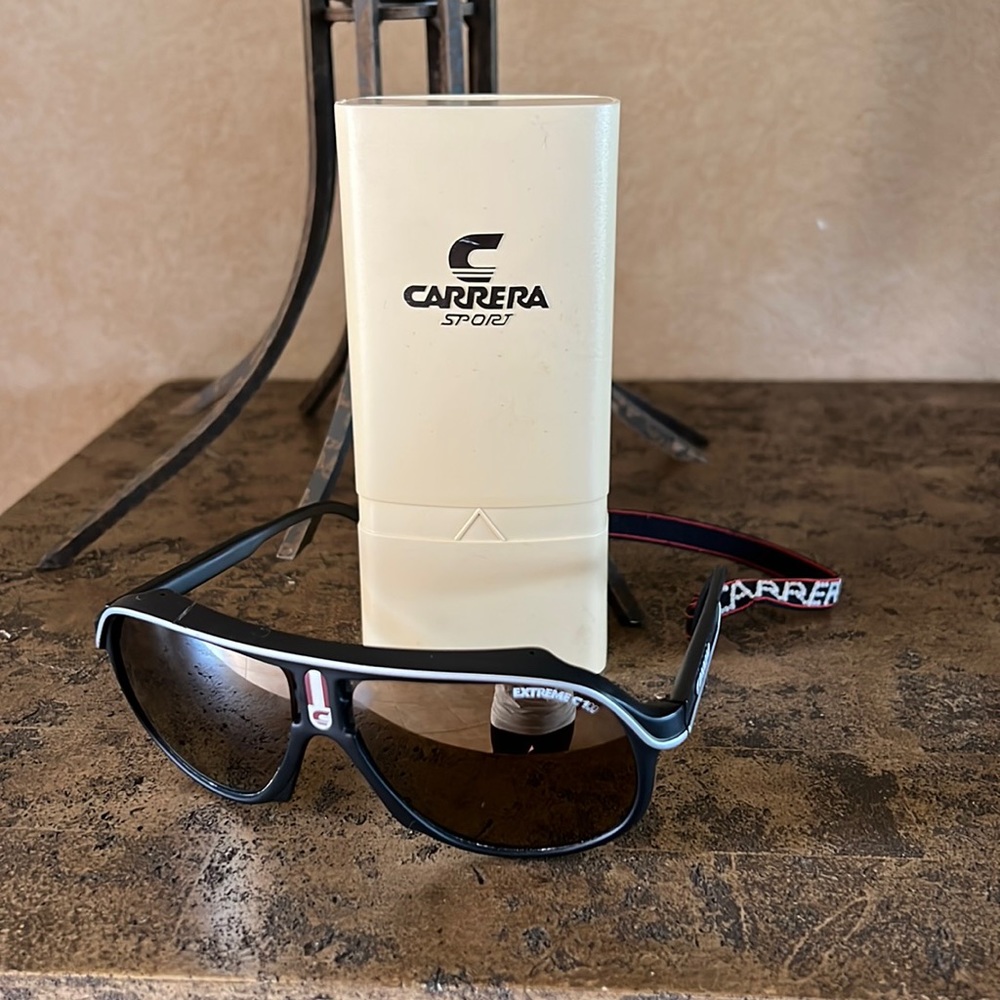 Carrera black silver sport goggles with strap and case good used condition